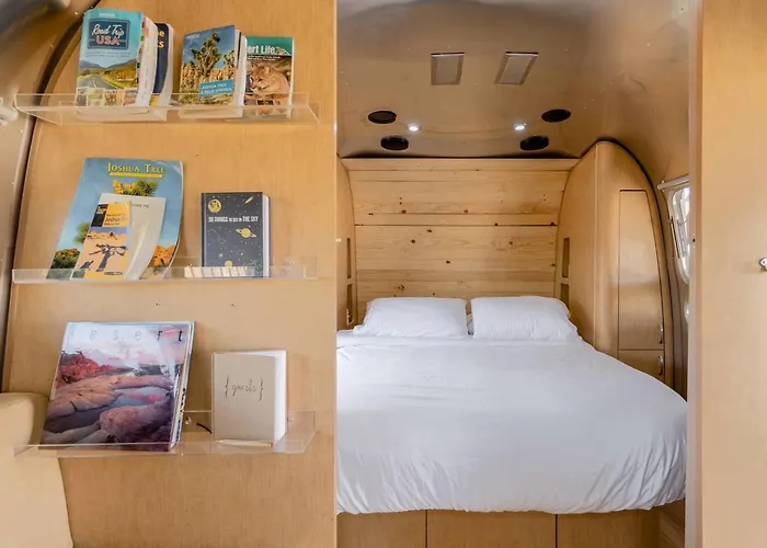 Airstream Desert Stay | Hot Tub, Views, Stargazing