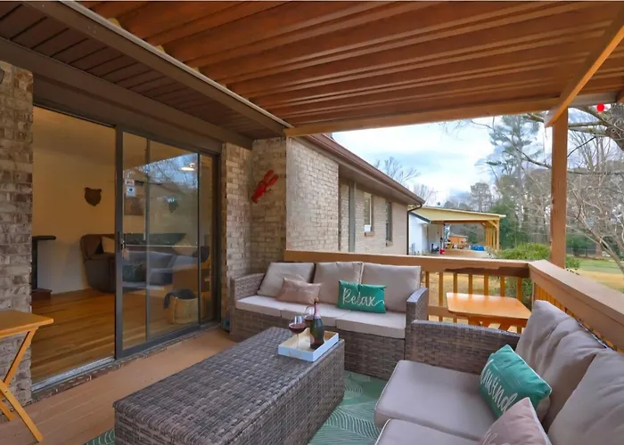 Luxury 3Br Getaway - 2 Master Suites - Pool & More - Great Location