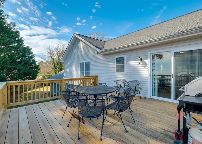 Waterfront Gem W/ Deck & Views On Chesapeake Bay!