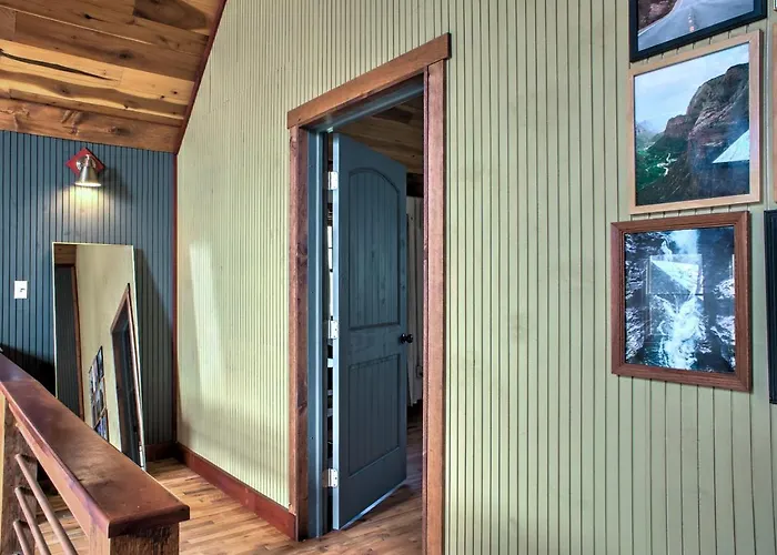Private 30-Acre Retreat With Hot Tub & Game Room