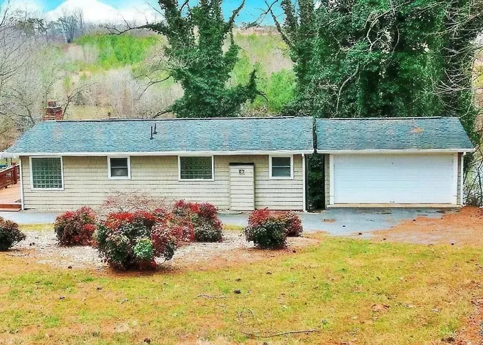 Stillwater Retreat Pet-Friendly Waterfront Home!