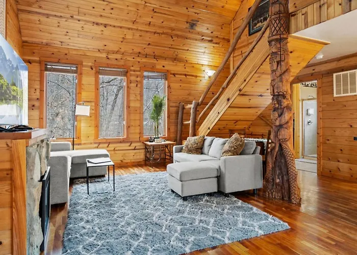 Beary Cozy- No Pet Fee, Hot Tub, Fireplace, Wifi