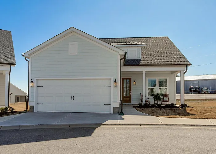 The Hideaway At Lake Greenwood | Marina Access