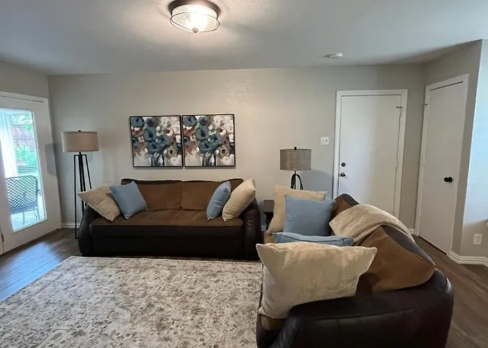 Perfect! Spacious 4-Bedroom Whole House Retreat
