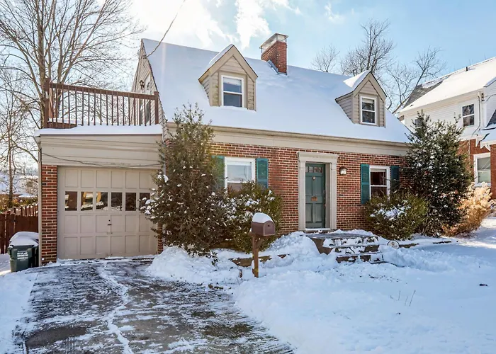 Cincy Area Bungalow W/ Deck & Yard, Pets Welcome!