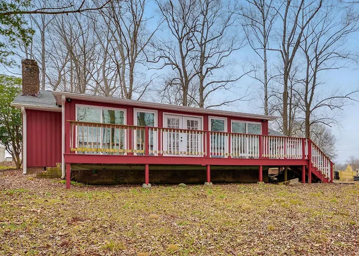 Tranquil Lakefront Home W/ Sunroom In Burlington