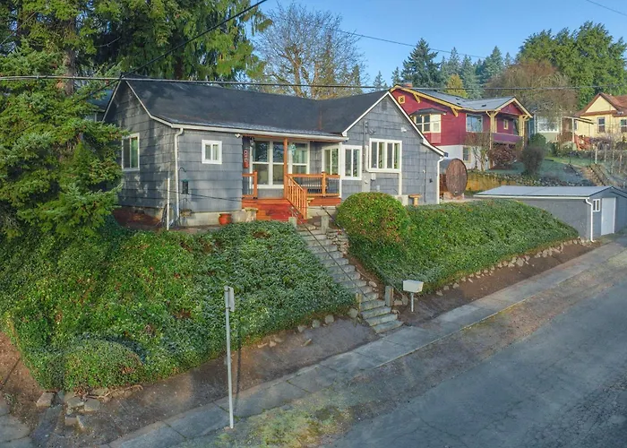 Bremerton Home: 2 Mi To Ferry & Boardwalk
