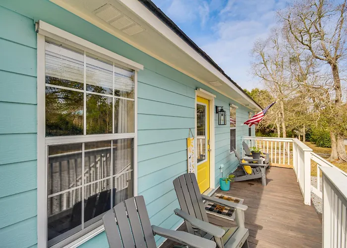 'Sea La Vie' Coastal Getaway Steps From The Beach