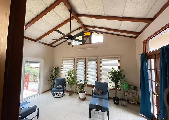 Decatur Garden Retreat With Lots Of Outdoor Space