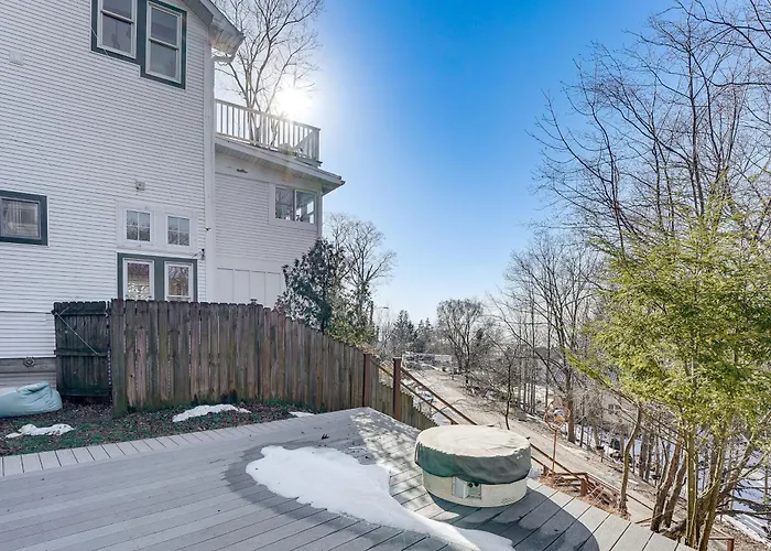 Walk To Beach! Serene Lake Michigan Home W/ Deck
