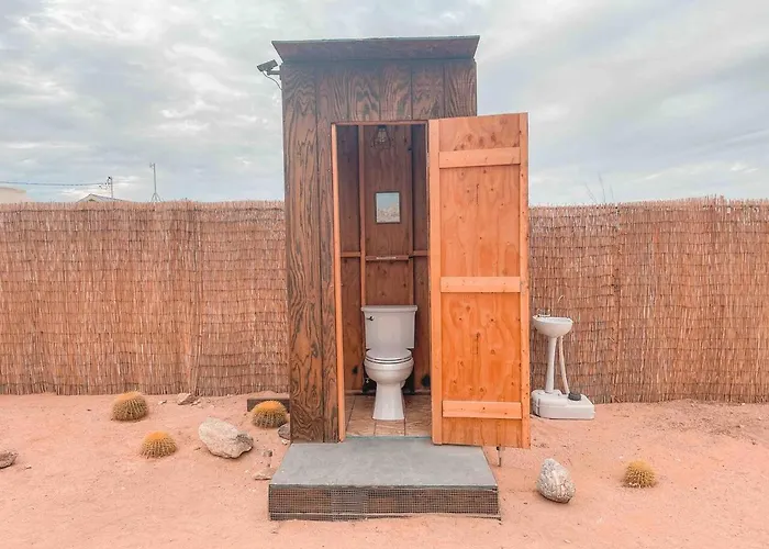 Airstream Desert Stay | Hot Tub, Views, Stargazing