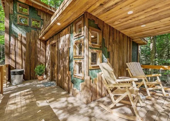 Amazonia- Pet Friendly, Firepit, Outdoor Shower
