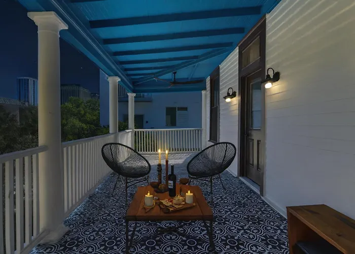 Historic French Royal Estate Near Capitol & Ut Perfect Austin Getaway