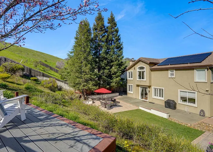 Fairfield Wine Country Getaway W/ Backyard Oasis!