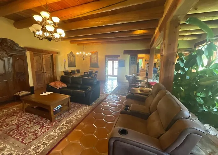 Winsor Castle And Ski Retreat