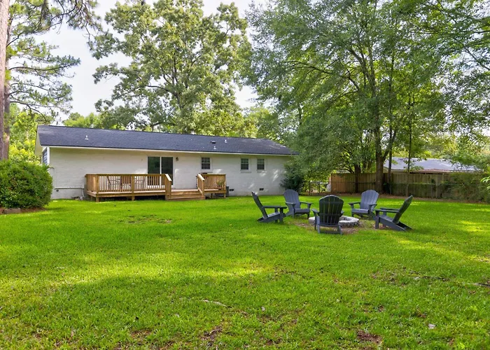 Spacious 4Br3Ba Home With Large Fenced Yard
