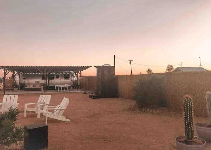 Airstream Desert Stay | Hot Tub, Views, Stargazing