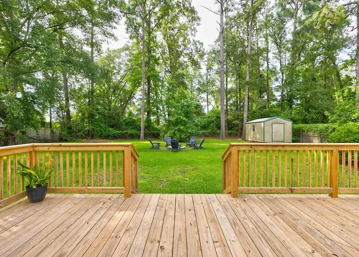 Spacious 4Br3Ba Home With Large Fenced Yard