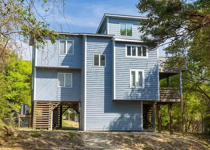 7 Min Walk To The Beach - Completely Renovated