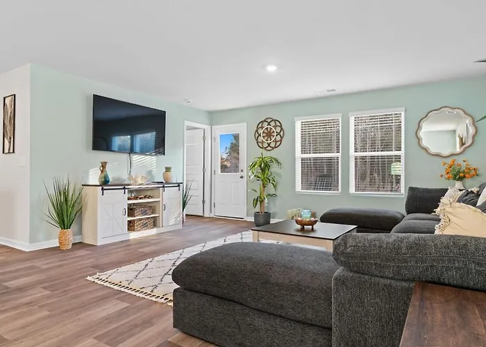 Gorgeous 4-Bed House With Hot Tub In Ocean Isle Beach