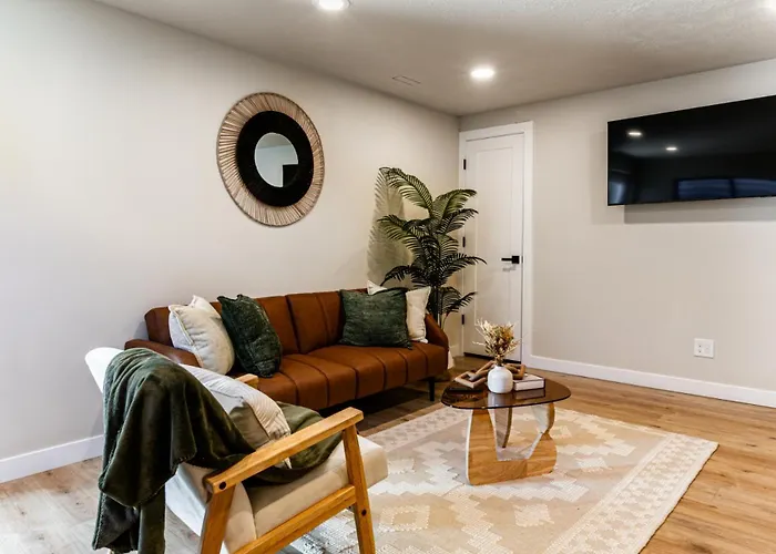 Modern Style Home, Near Expo, Rsl Stadium, Skiing