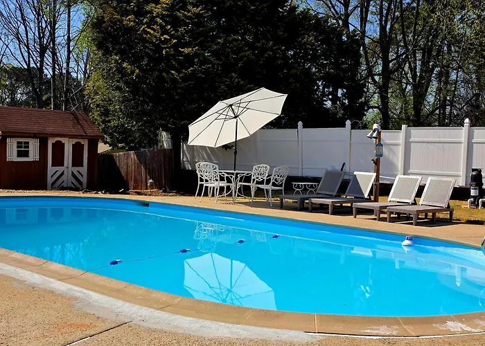 Luxury 3Br Getaway - 2 Master Suites - Pool & More - Great Location