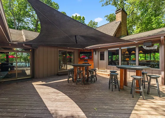Cool Goose Landing - Lakefront • Game Room • Large Deck • Private Dock ➠ 61