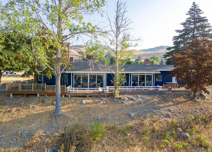 Sunny Retreat-Lake Views,Hottub,Bbq,Firepit,Ev