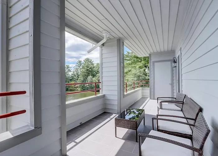 Dells Lakefront Luxe Haven