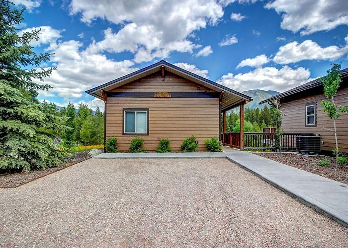 Lovely Family Cabin Rental For An Outdoor Getaway Near Whitefish, Montana