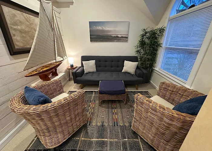 Newport Harbor View Cottage W Decks & Parking