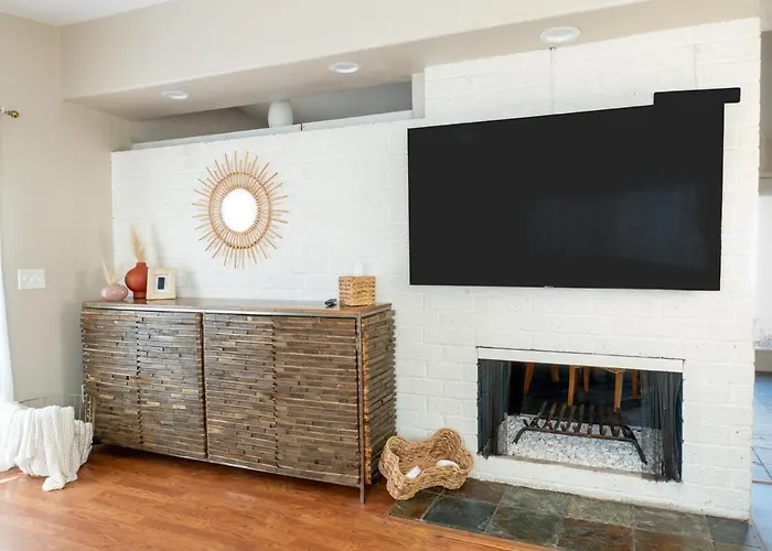 Mid Century Boho Casita - 3Br 2Ba - Spacious Yard
