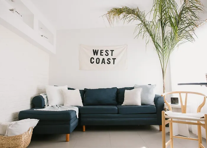 West Coast Life 4Br 3Ba Centrally Located