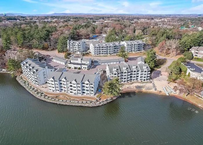 Dells Lakefront Luxe Haven