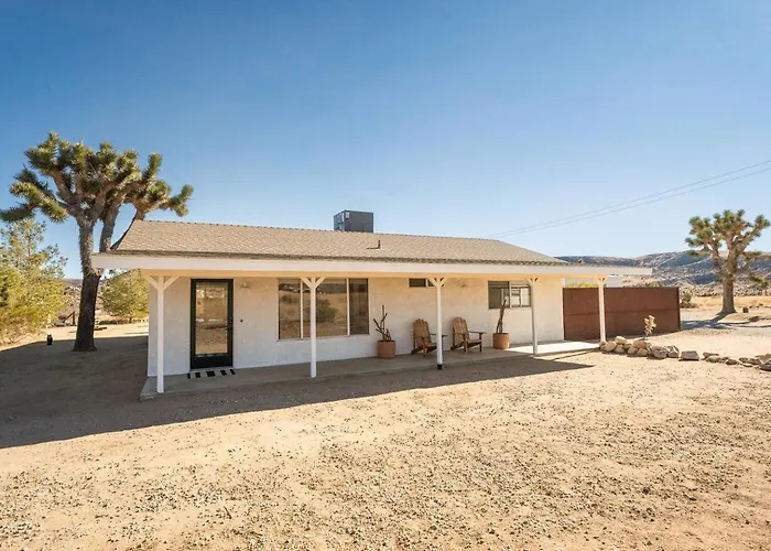 The Sawtooth House - Pioneertown Escape With Pool, Spa, Views & Fire Pit