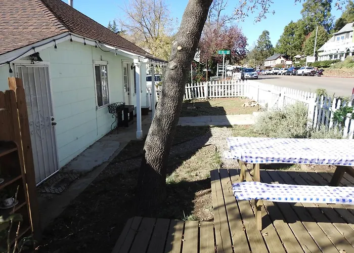 Miners Choice 3 Bedroom On Main St Bonus Rooms Sleeps Up To 9 Tv Wifi Piano