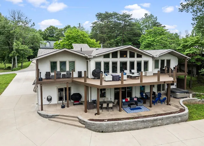Grande Villa - Lake Cumberland View • Hot Tub • Game Room • Walk To Boat Ramp ➠ 389