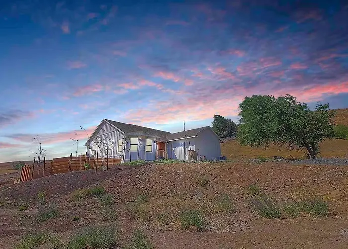 Ranch Retreat Sleeps 16 Views Hot Tub Gas Firepit
