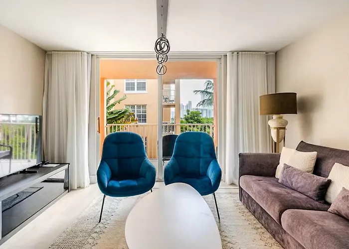 Bright Condo At The Yacht Club Aventura 4404