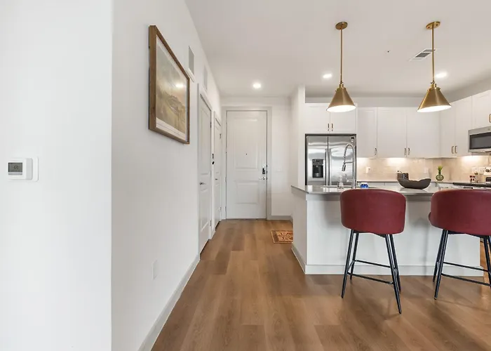Large Lively Apt 2104 Mer 2104