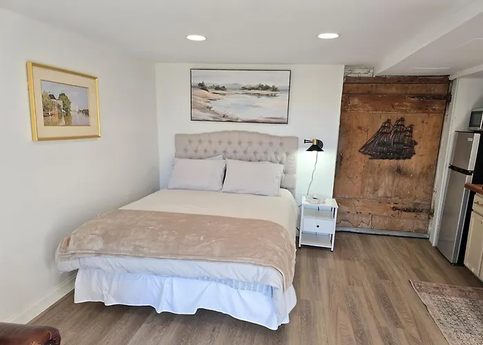 Seagrass Suite- Garden View Studio In Marblehead, Near Salem
