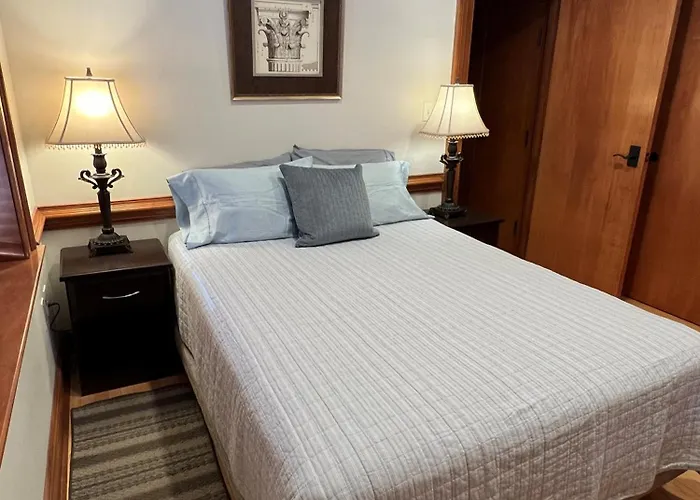 Historic Downtown Condo-1 Bedroom