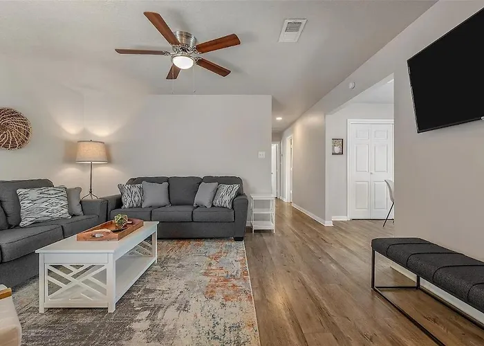 Stylish 2Br Comfort Near Texas A&M - Ev-Friendly