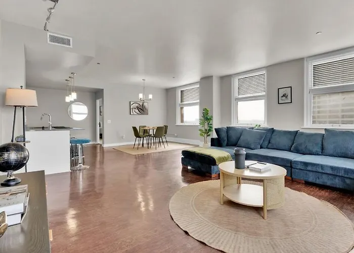 Heb04 Spacious & Stylish 2 Bedroom Condo Downtown Fort Worth, Free Parking, Walk To Convention Center