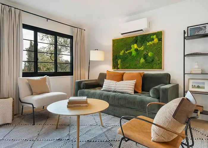Luxury Flat | Walk To Town | King | Ac | Parking