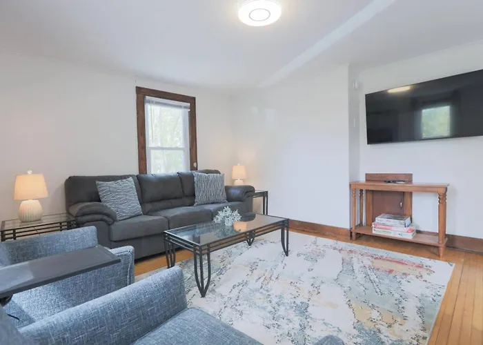 Charming Downtown 2Br • Walk To Church St & Water