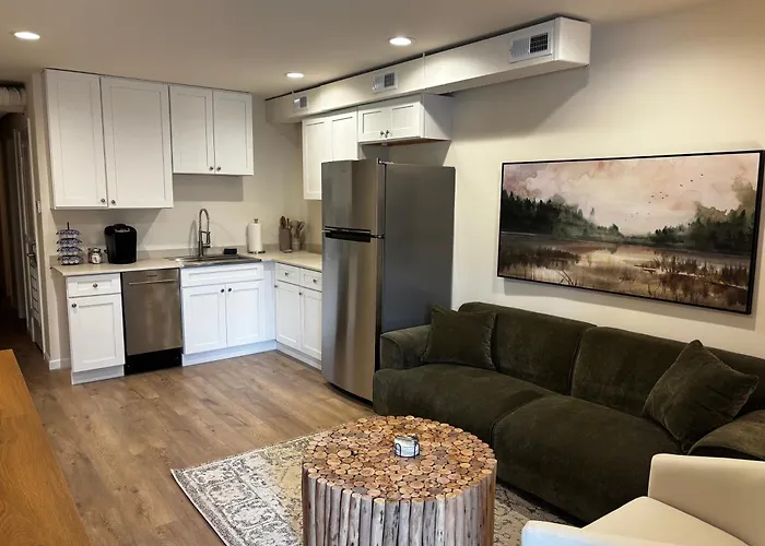 The Riverwood Retreat 3Rd Floor Main Street Apt