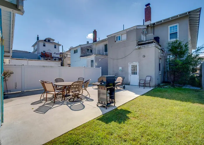2 Blocks To Beach & Boardwalk: Ventnor City Escape