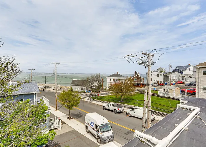 Steps To Short Beach: Ocean-View Apt W/ Deck!