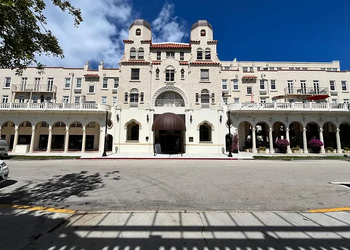 The Green Room - Parking Spot, Poolview At 1920S Landmark Residence On Palm Beach Island